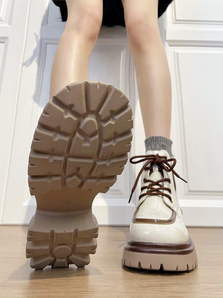 Moteriški laisvalaikio batai su raišteliu