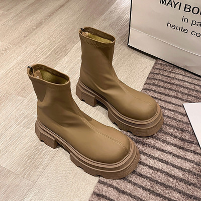 Cizme moderne de dama cu talpa groasa