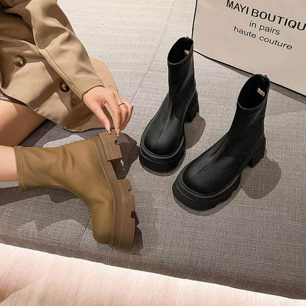 Cizme moderne de dama cu talpa groasa