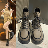 Moteriški batai plokščiu padu