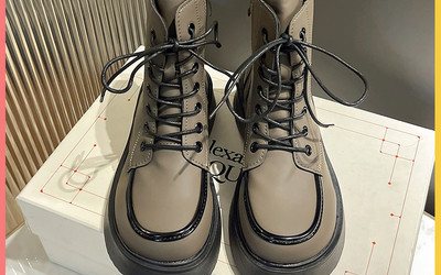 Moteriški batai plokščiu padu