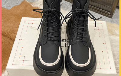 Moteriški batai plokščiu padu