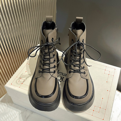 Moteriški batai plokščiu padu