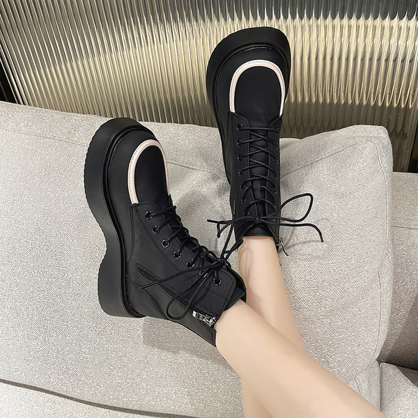 Moteriški batai plokščiu padu