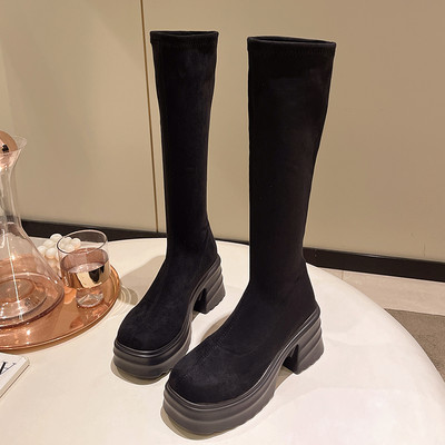 Νέο μοντέλο γυναικείες μπότες με τετράγωνο τακούνι