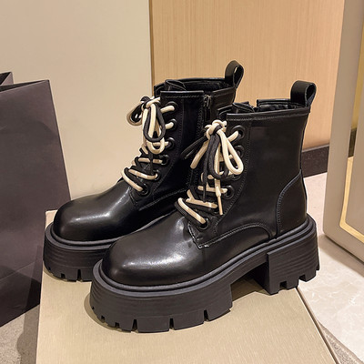 Új modell női bőrcsizma szögletes sarokkal