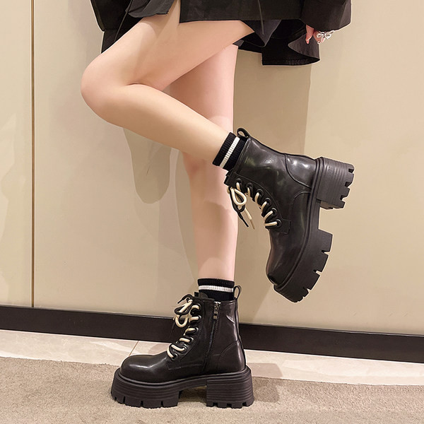 Új modell női bőrcsizma szögletes sarokkal