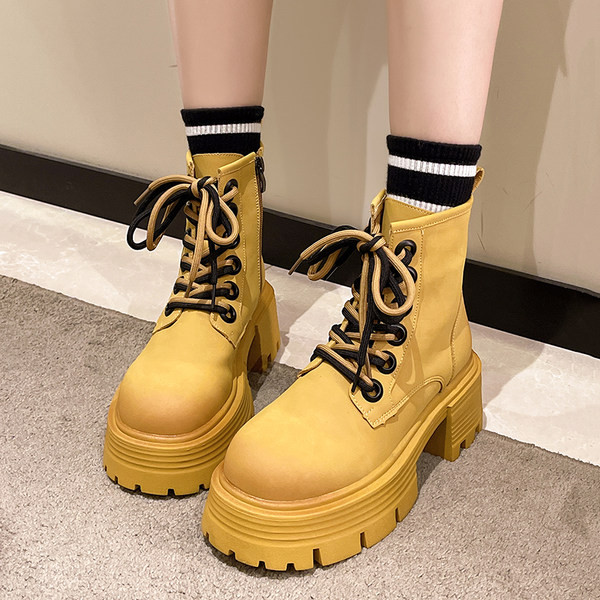 Új modell női bőrcsizma szögletes sarokkal