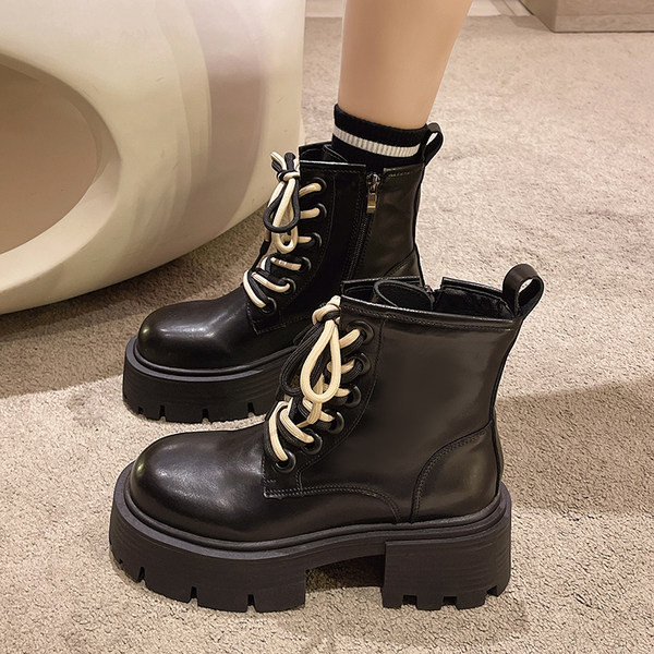 Új modell női bőrcsizma szögletes sarokkal