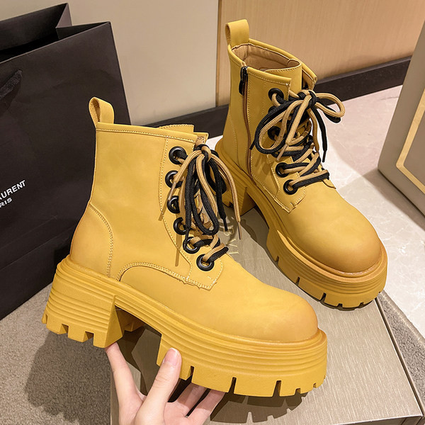 Új modell női bőrcsizma szögletes sarokkal