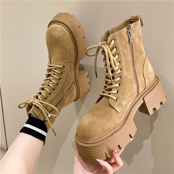 Őszi női csizma vastag sarokkal