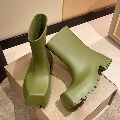 Ženske četvrtaste čizme s grubim potplatom