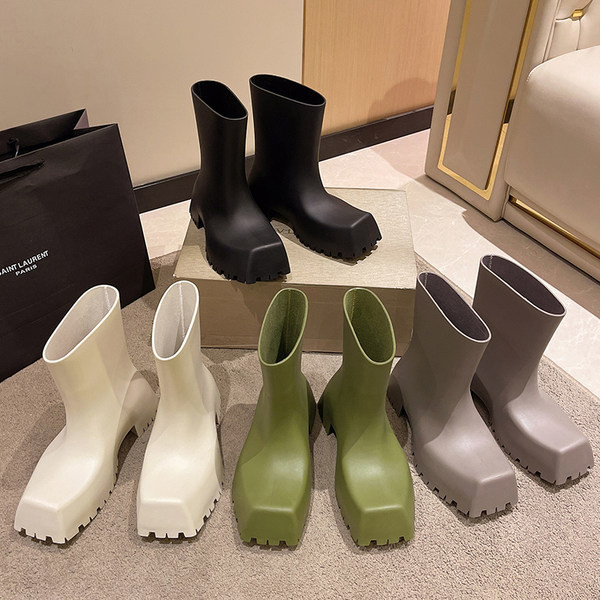 Ženske četvrtaste čizme s grubim potplatom