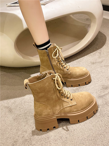 Moteriški batai iš eko zomšos – su raišteliais