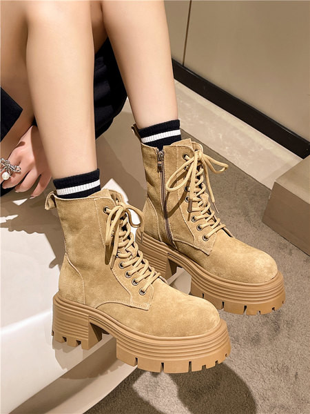 Moteriški batai iš eko zomšos – su raišteliais