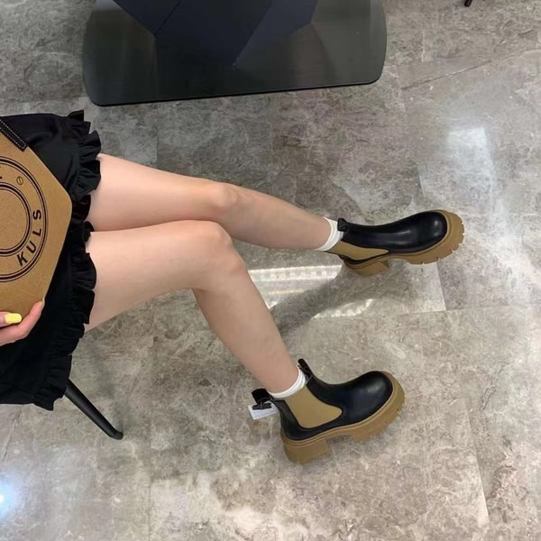 Női csizma eko bőrből és öko velúrból, rögzítés nélkül