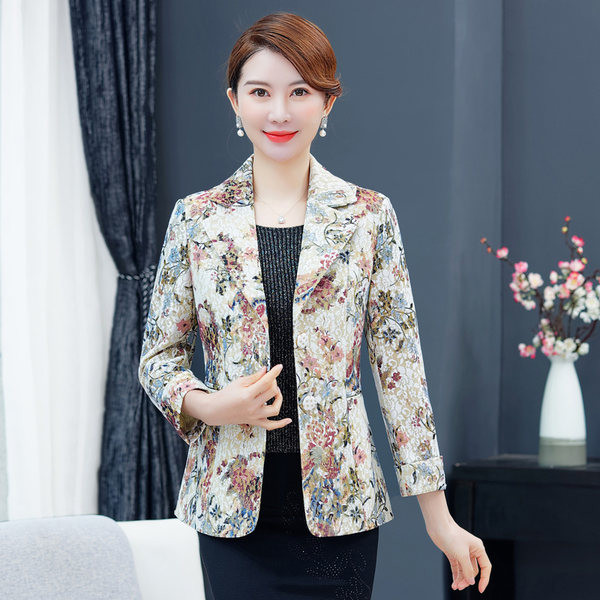 Elegáns kabát V-kivágással