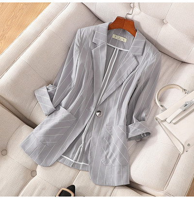 Geaca eleganta in dungi pentru femei cu maneci 3/4 si inchidere cu nasturi