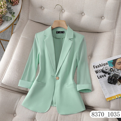 Geaca de toamna de dama cu decolteu in V si inchidere cu nasturi