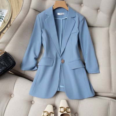 Elegantiškas moteriškas švarkas su sagomis