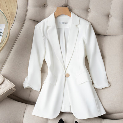 Elegantiškas moteriškas švarkas su sagomis