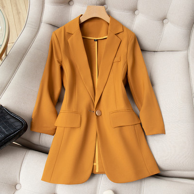 Elegantiškas moteriškas švarkas su sagomis