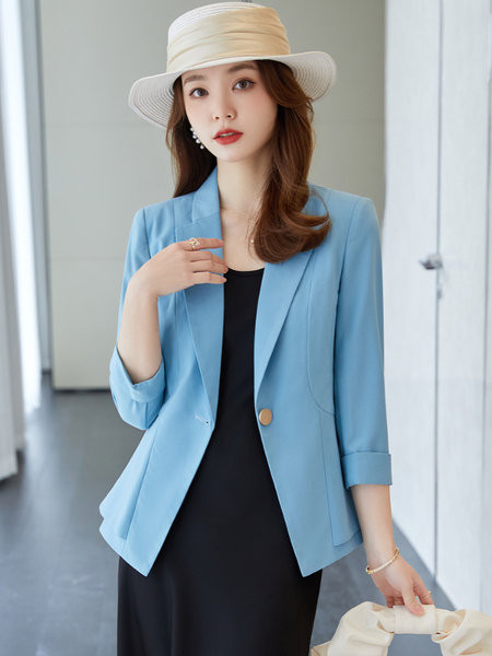 Jachetă modernă de damă cu decolteu ascuțit și mâneci 3/4