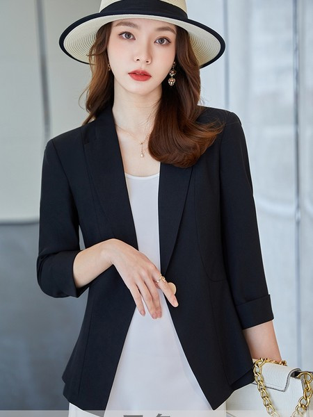 Jachetă modernă de damă cu decolteu ascuțit și mâneci 3/4