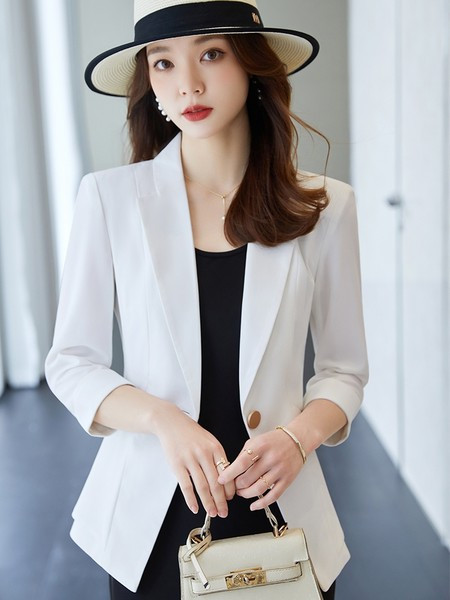 Jachetă modernă de damă cu decolteu ascuțit și mâneci 3/4