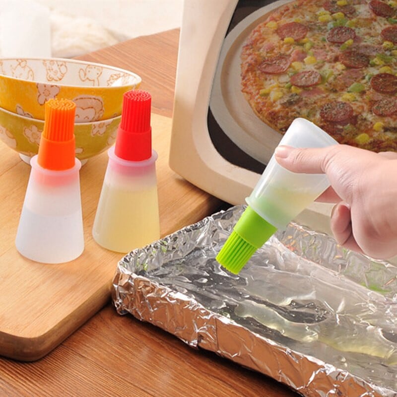 Nešiojamas maistinis silikono aliejaus butelis su šepetėliu.