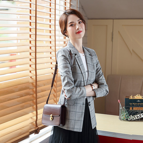 Geaca eleganta de dama in carouri