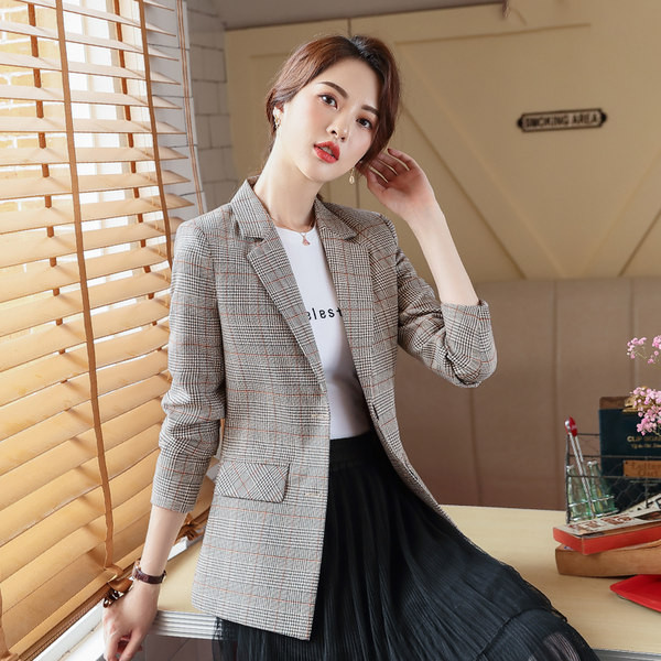 Geaca eleganta de dama in carouri