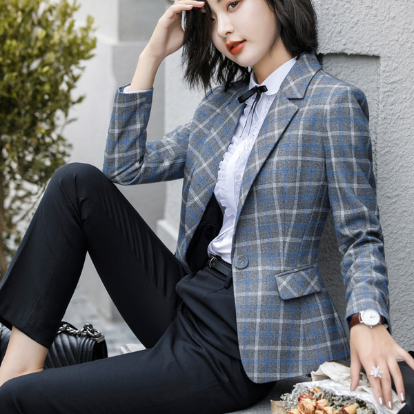 Naiste liibuv jope pikkade varrukatega ja nööpidega