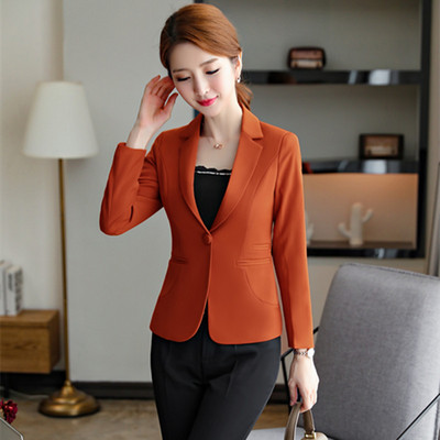 Elegantiškas moteriškas švarkas su klasikine apykakle