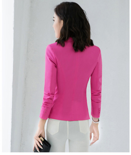 Moteriška elegantiška striukė ilgomis rankovėmis ir sagomis