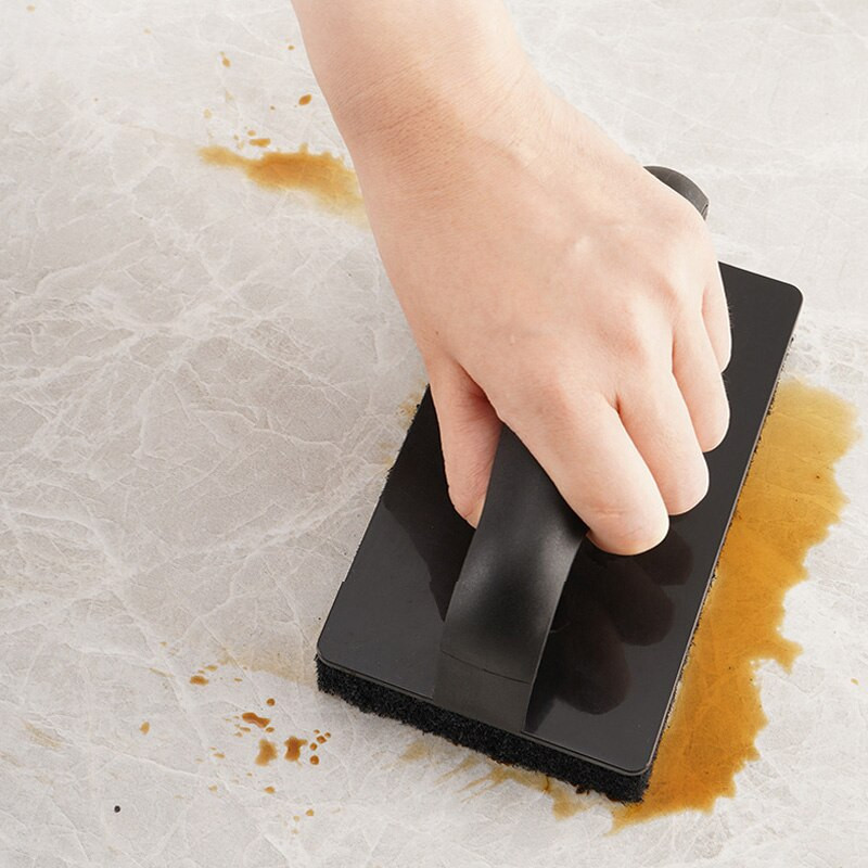 1 vnt. kepsninės valymo grandiklis, kepsninės valymo šepetys.