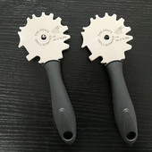 Nerūsējošā tērauda BBQ grila skrāpis - grila restes tīrītājs - grila grila birste bez saru tīrīšanas rīks, melns rokturis