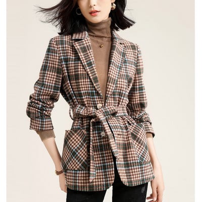 Moteriška striukė su diržu ir kišene