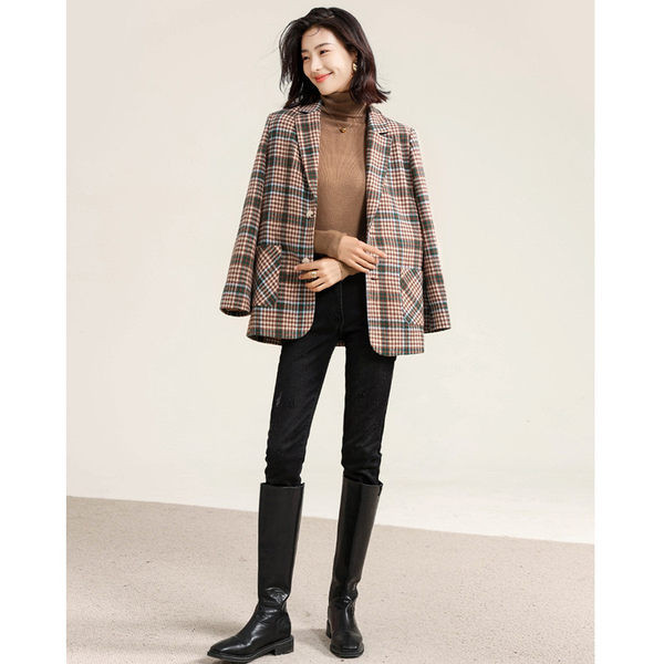 Moteriška striukė su diržu ir kišene