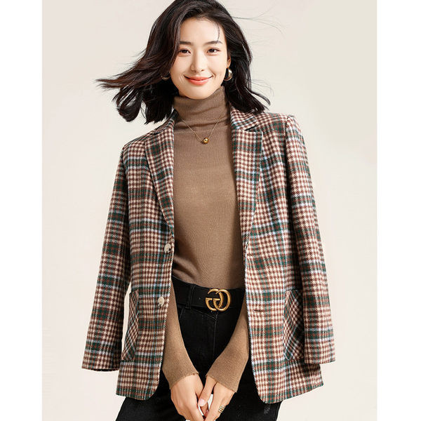 Moteriška striukė su diržu ir kišene