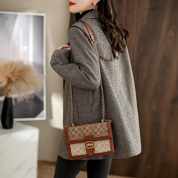 Jachetă casual de damă cu model în carouri, cu nasturi