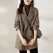 Moteriška languota striukė – platus modelis su kišene