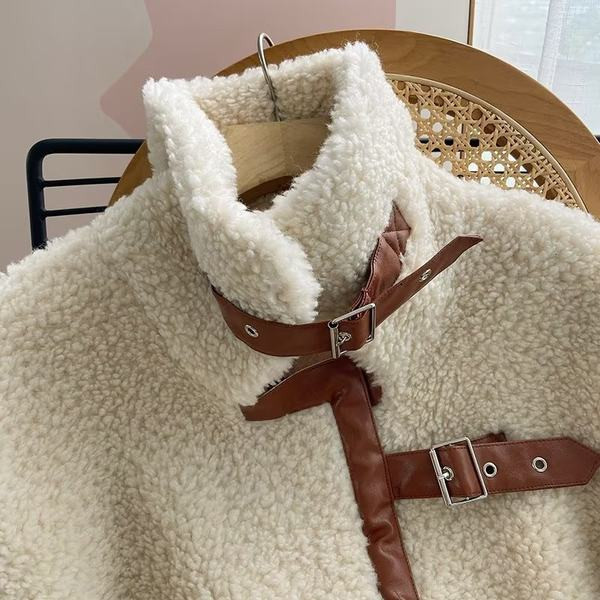 Geaca de iarna moderna de dama cu buzunar si catarama metalica