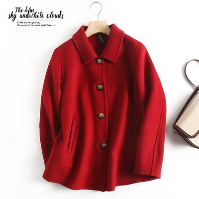 Palton de dama model scurt cu nasturi si buzunar