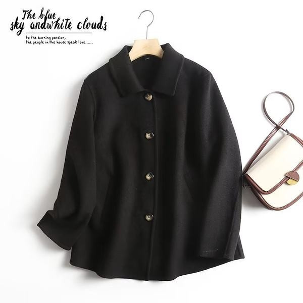 Palton de dama model scurt cu nasturi si buzunar