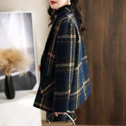 Elegantiška rudeninė striukė su sagomis