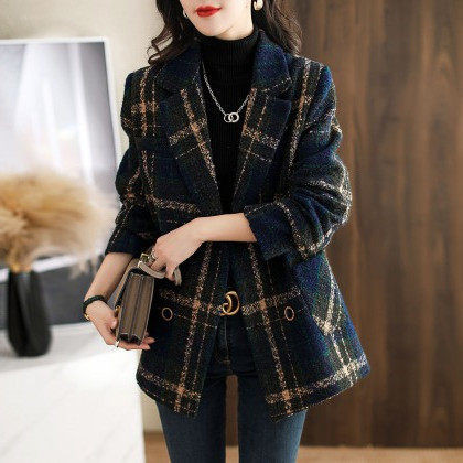 Elegantiška rudeninė striukė su sagomis