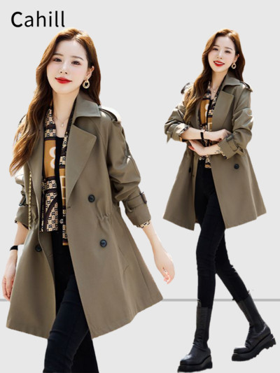 Moteriška striukė nuo vėjo su sagomis ir kišene