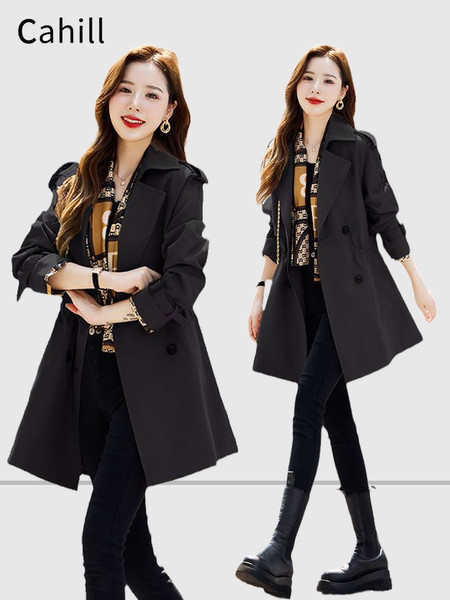 Moteriška striukė nuo vėjo su sagomis ir kišene