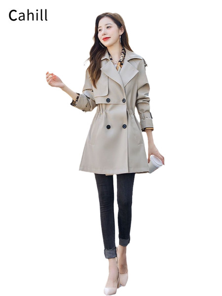 Moteriška striukė nuo vėjo su sagomis ir kišene